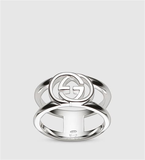 gucci wide band with interlocking g mottif ring